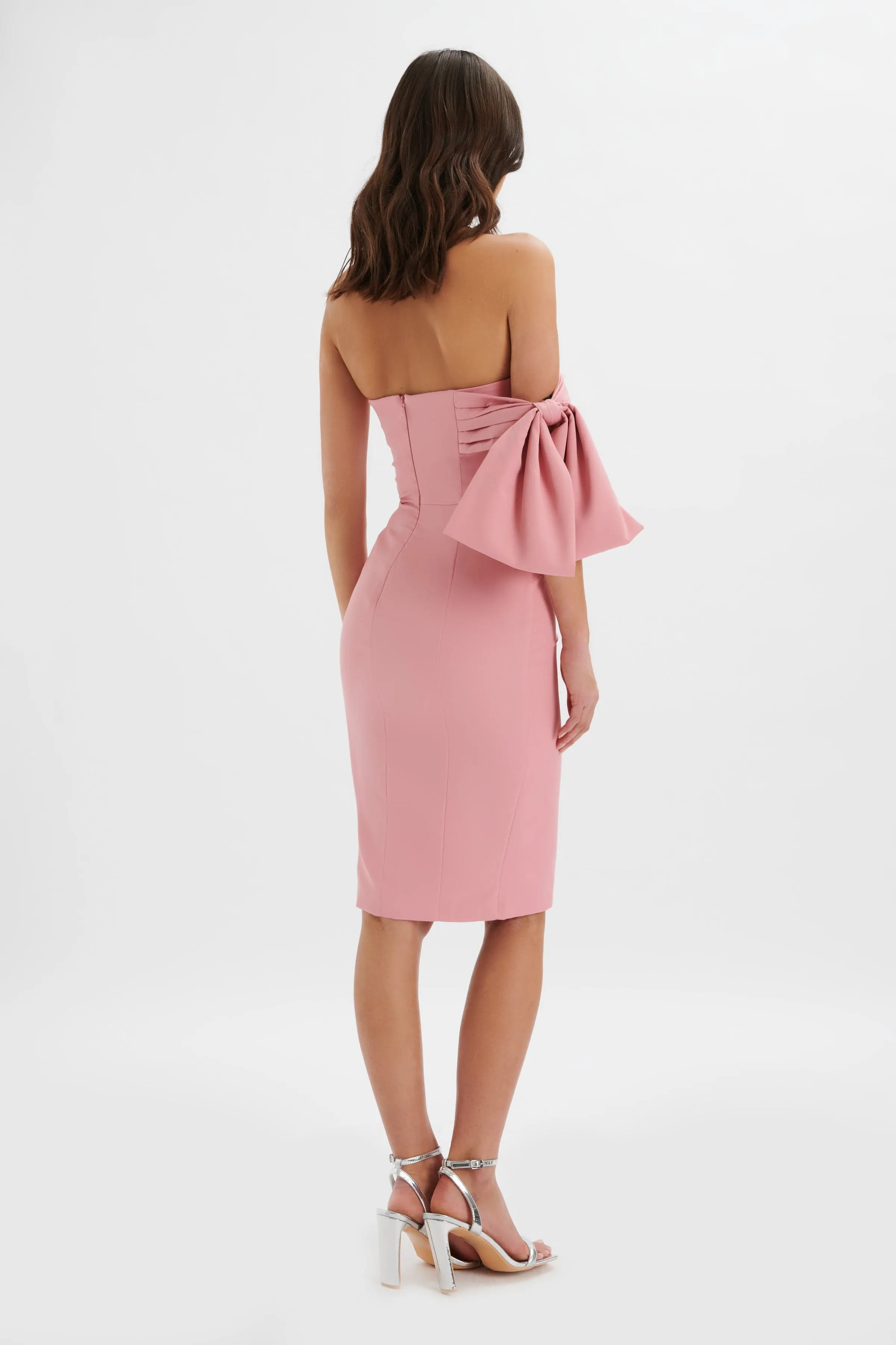 ATHENA Off Shoulder Bow Detail Midi Dress In Powder Pink