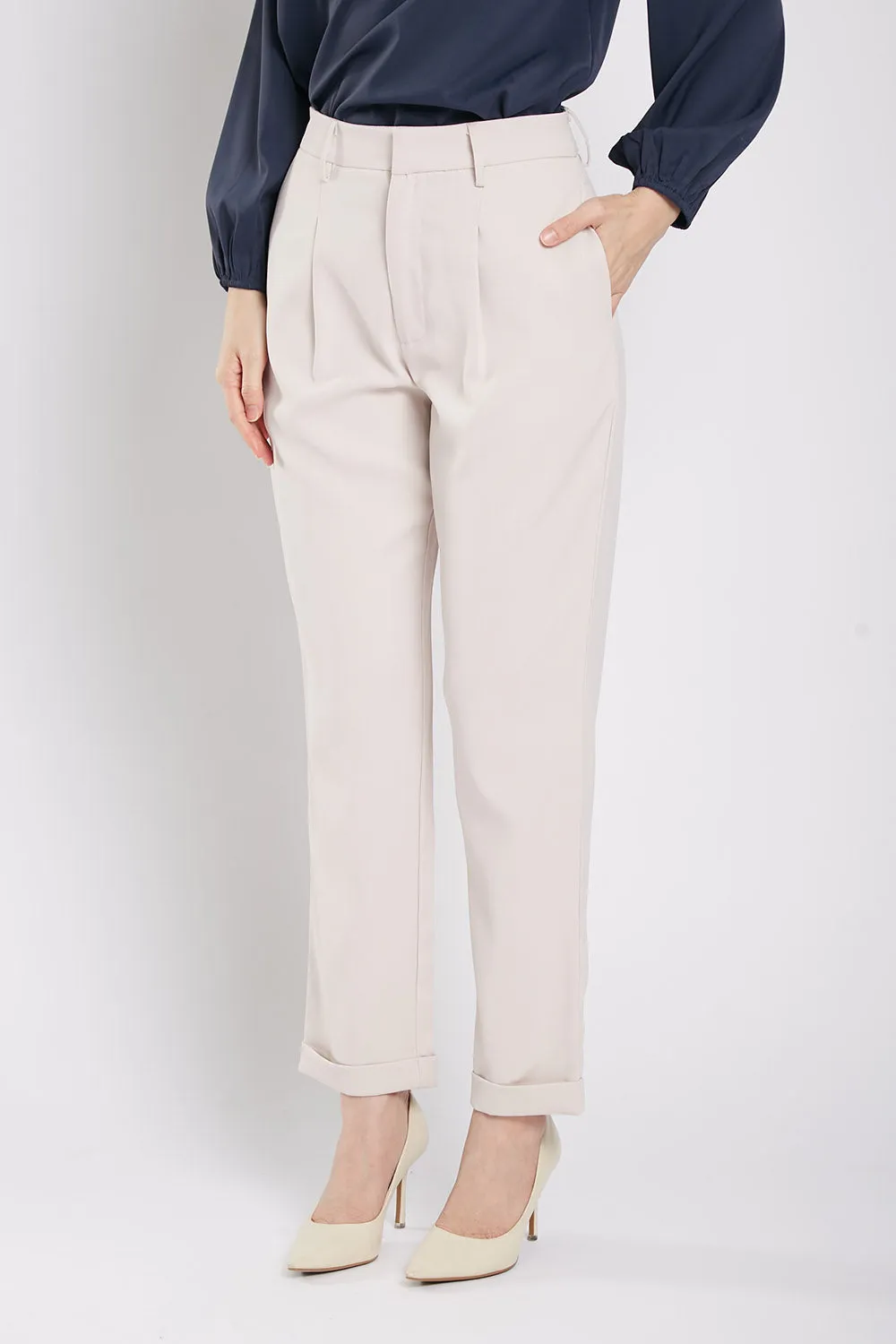 Carinne Tailored Pants in Beige