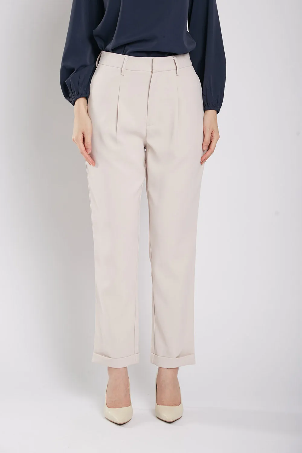 Carinne Tailored Pants in Beige