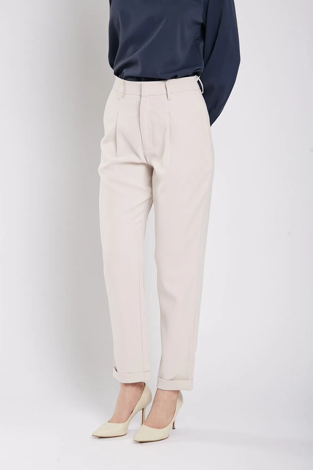 Carinne Tailored Pants in Beige