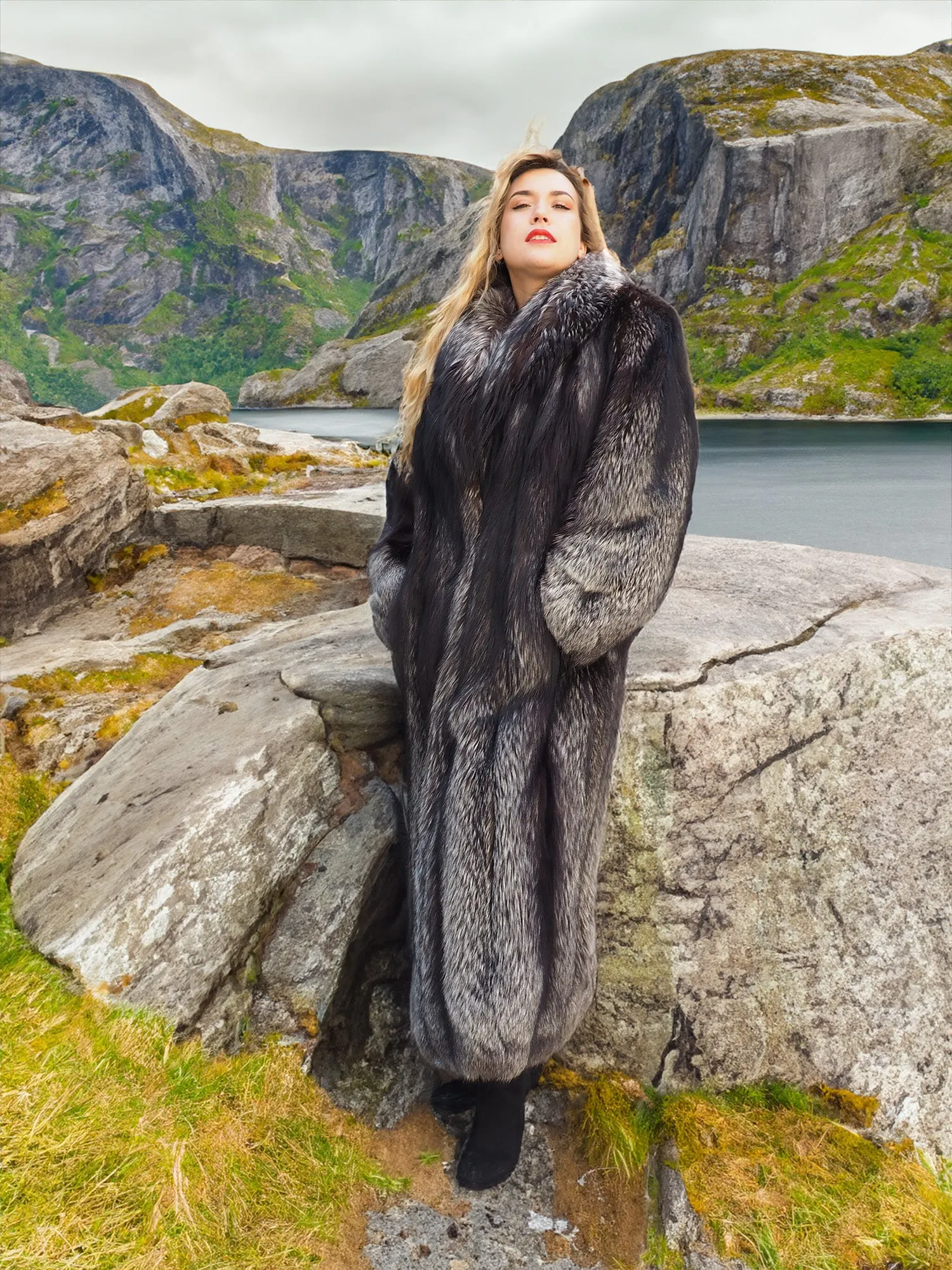 Silver Fox Fur Coat Brand New Stunning 52" Long M