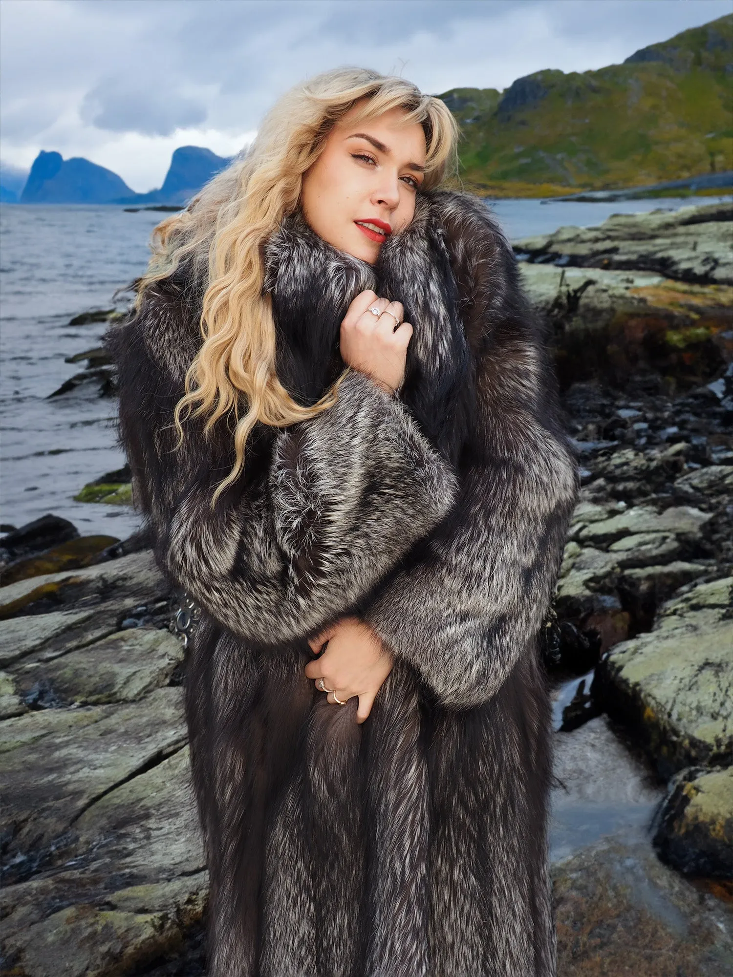 Silver Fox Fur Coat Brand New Stunning 52" Long M