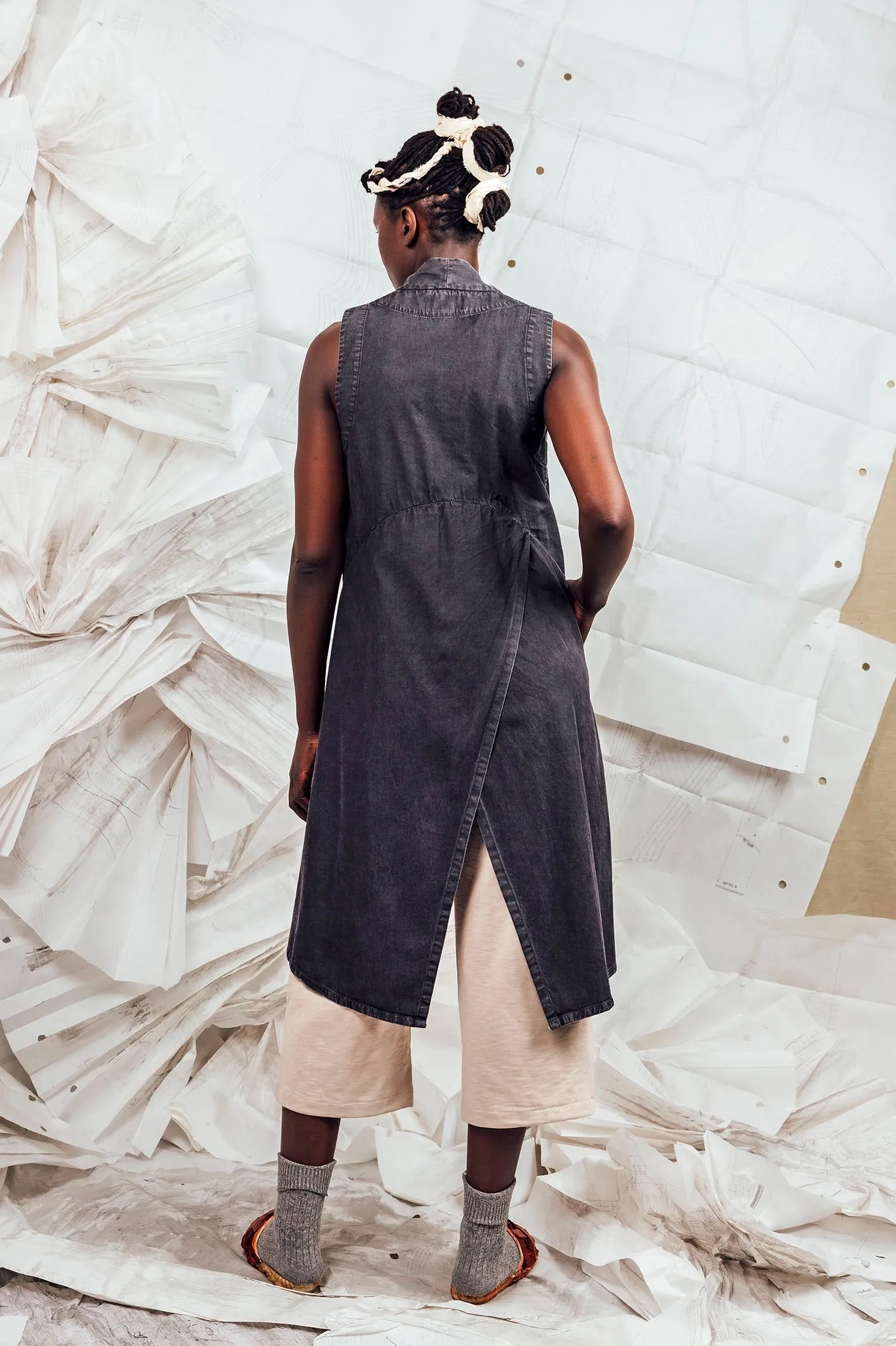 SL25 KAIDA LONG WRAP VEST - CHARCOAL ACIDWASH